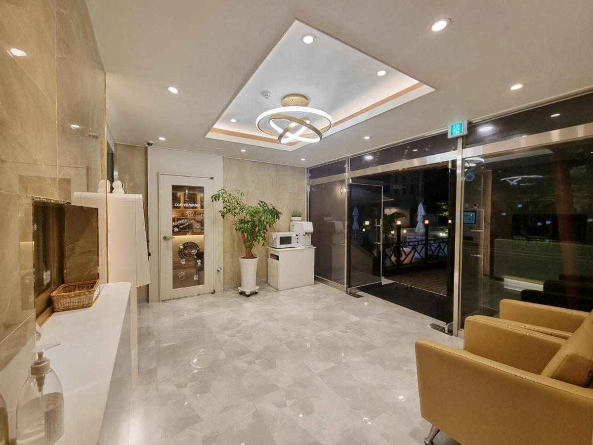 Trevi Hotel Jeju Exteriör bild