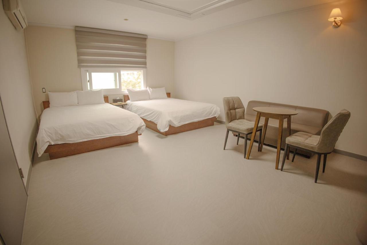 Trevi Hotel Jeju Exteriör bild