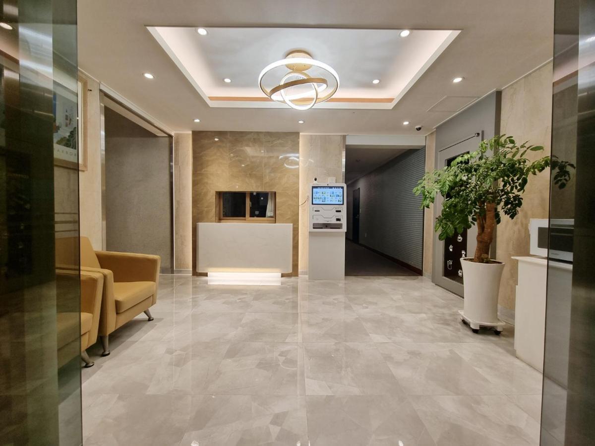 Trevi Hotel Jeju Exteriör bild