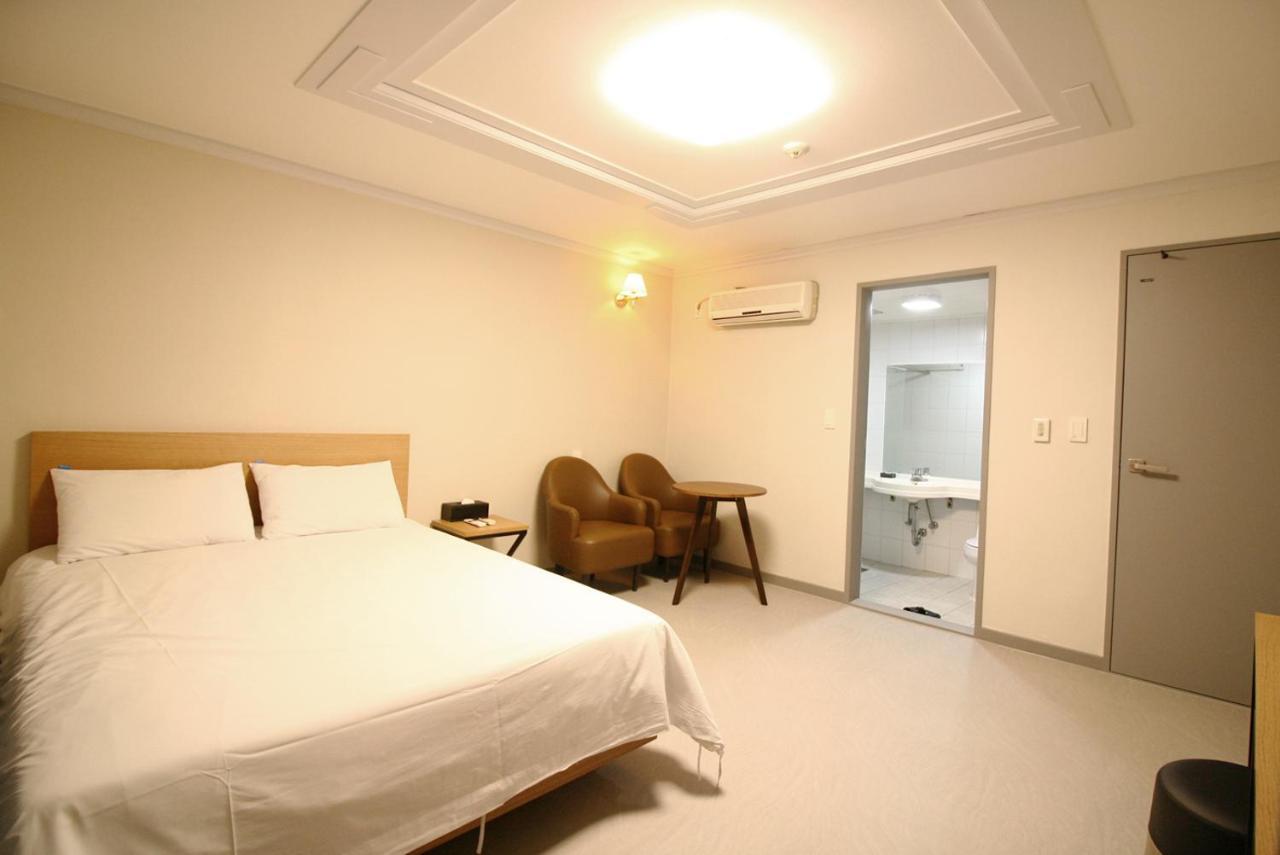 Trevi Hotel Jeju Exteriör bild