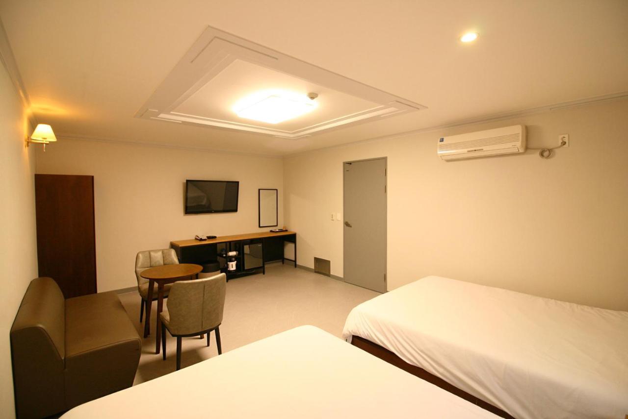 Trevi Hotel Jeju Exteriör bild