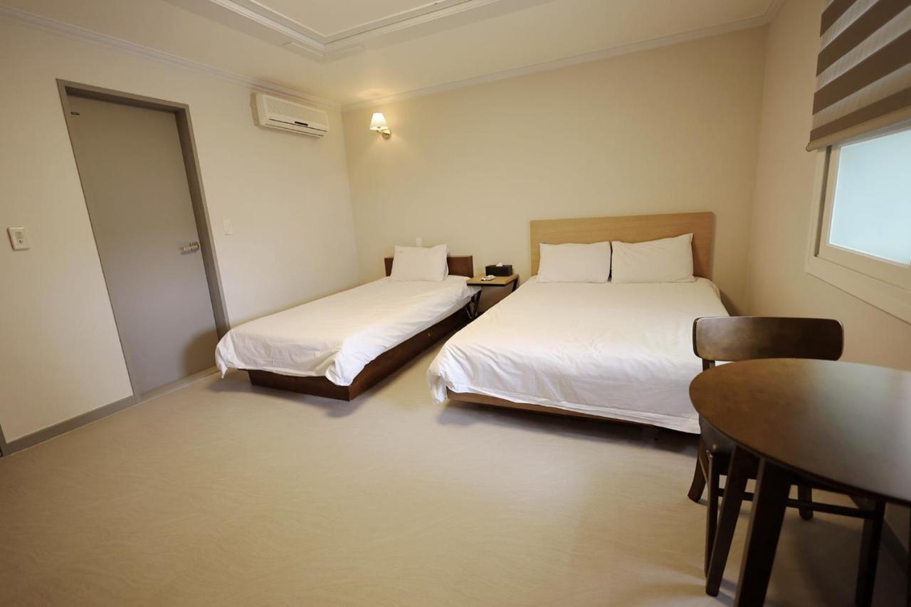 Trevi Hotel Jeju Exteriör bild
