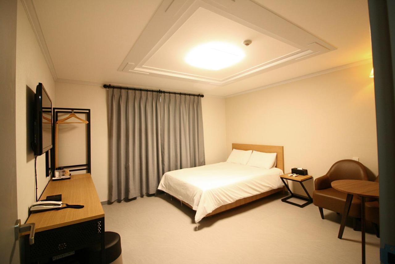 Trevi Hotel Jeju Exteriör bild