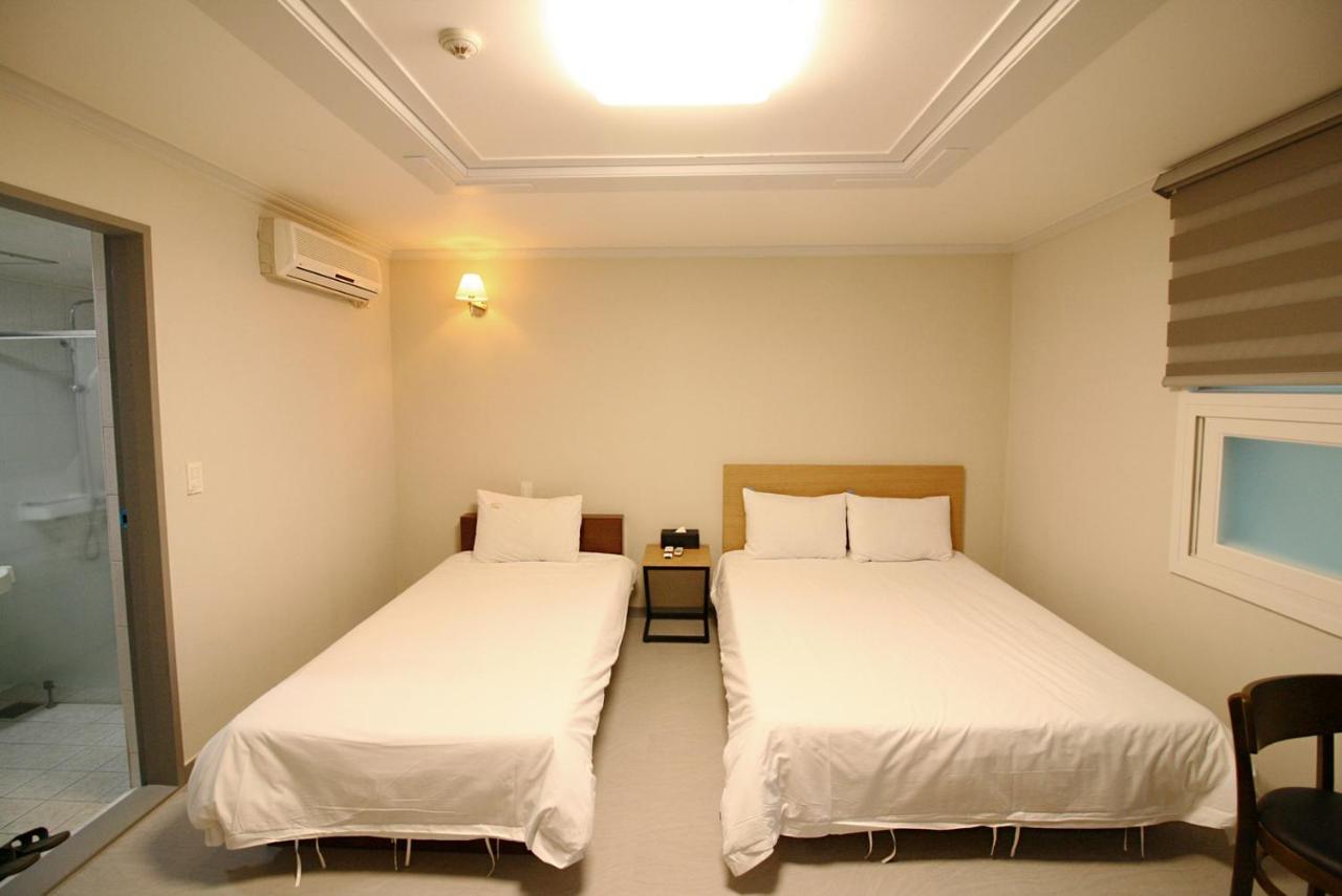 Trevi Hotel Jeju Exteriör bild