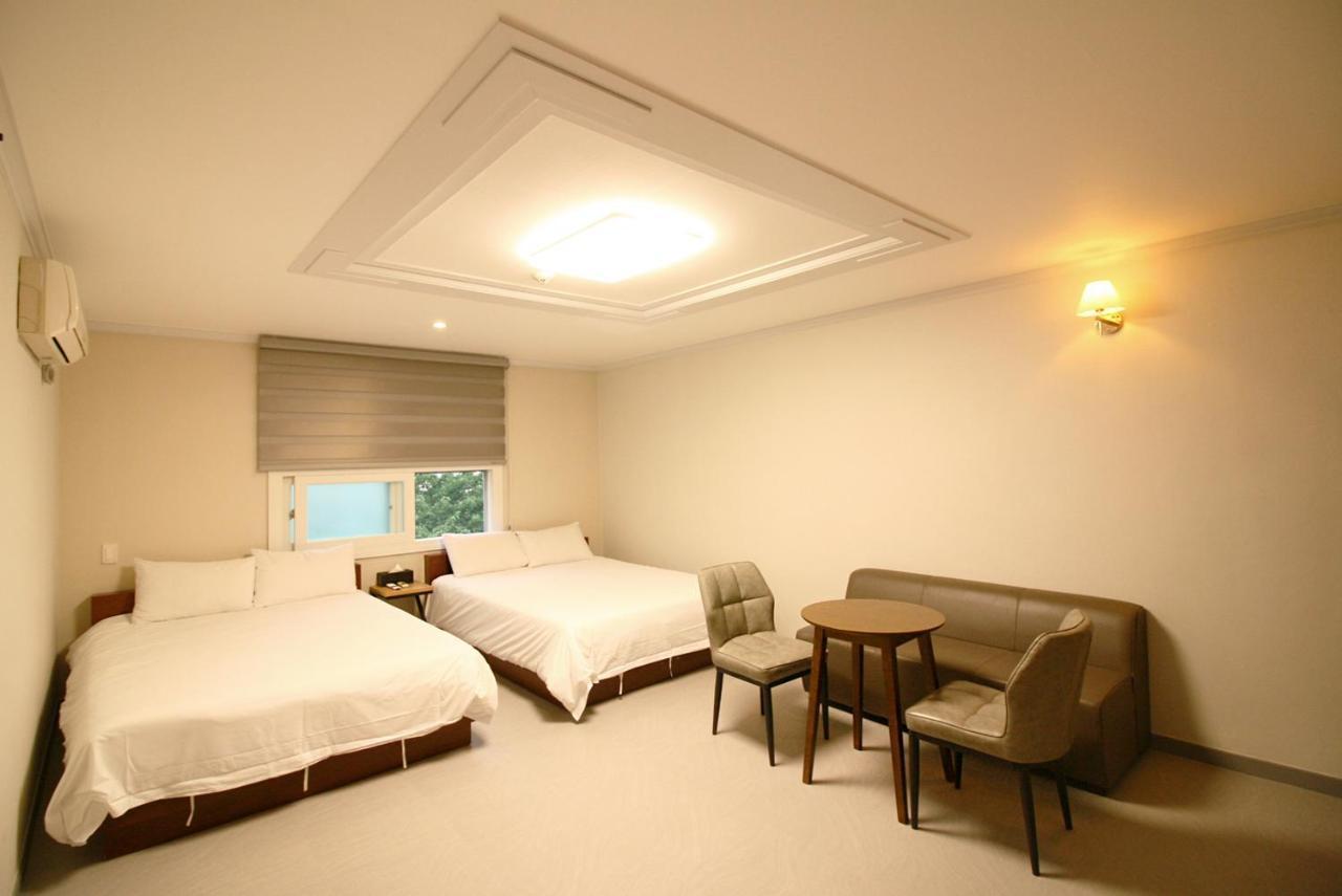 Trevi Hotel Jeju Exteriör bild