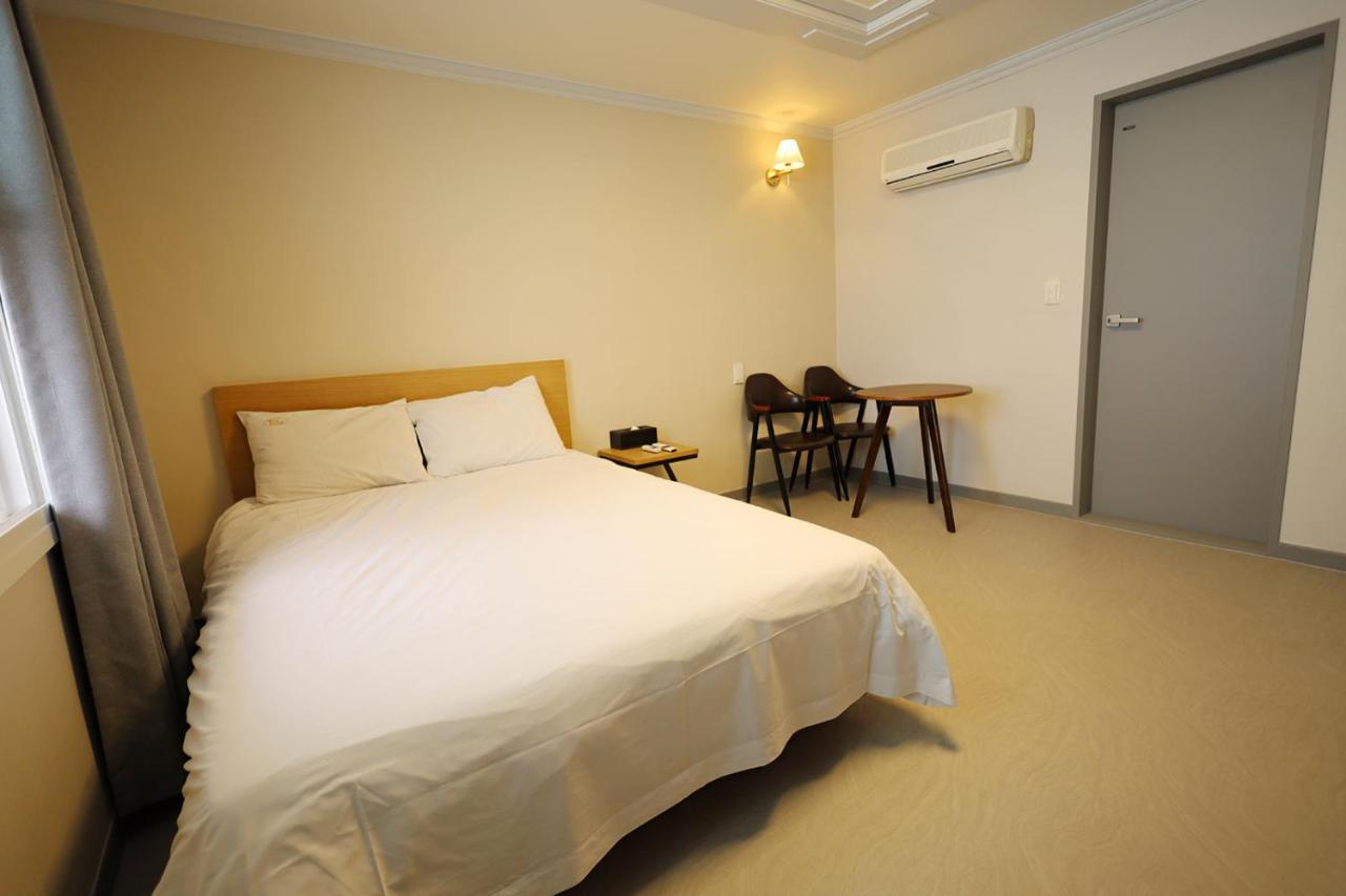 Trevi Hotel Jeju Exteriör bild