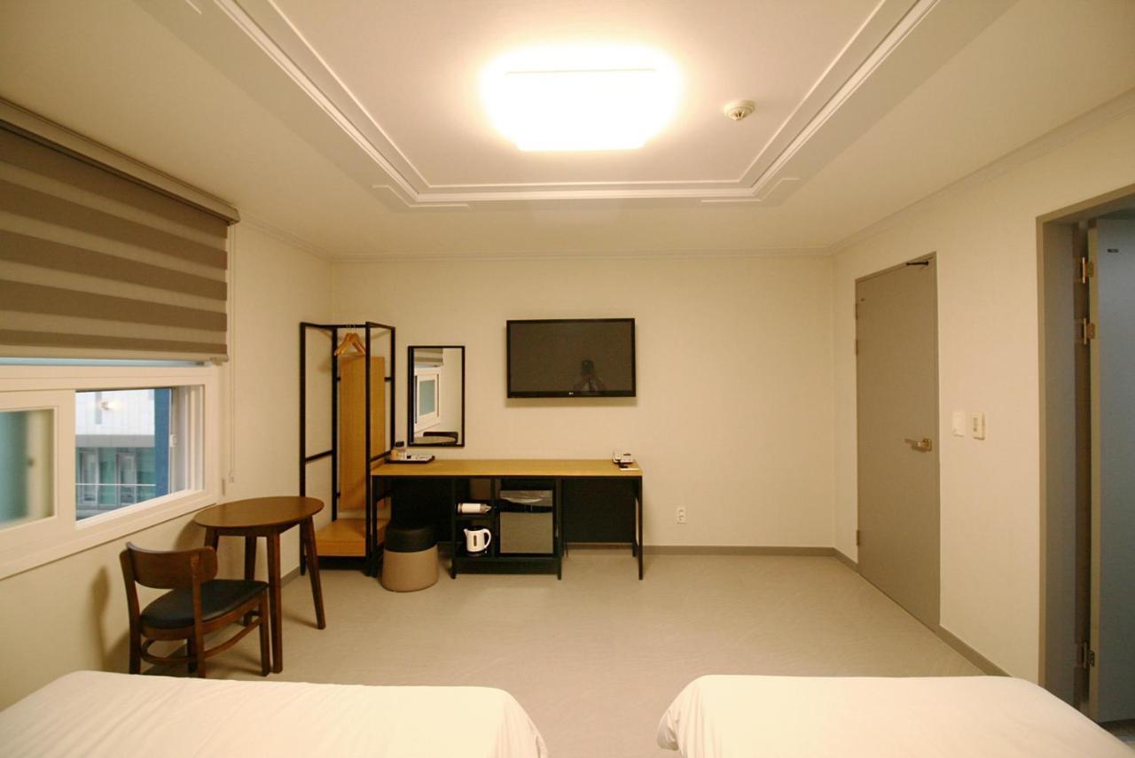 Trevi Hotel Jeju Exteriör bild