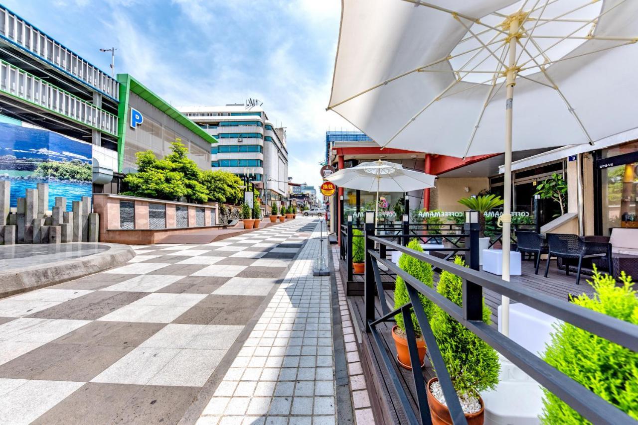 Trevi Hotel Jeju Exteriör bild